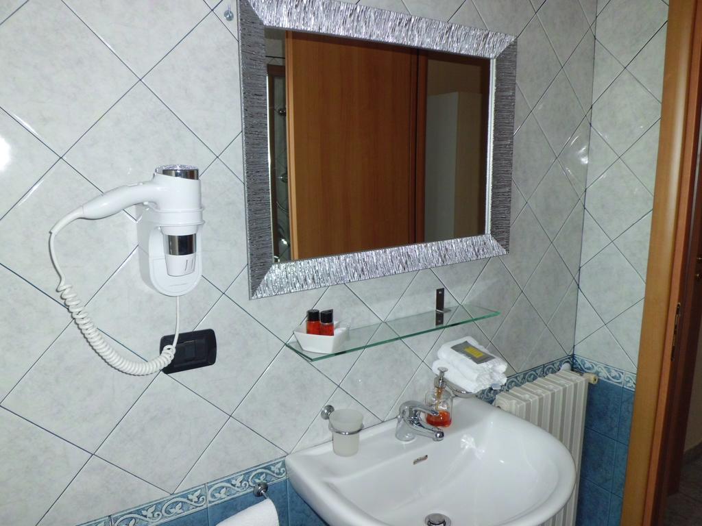 Quarantadue Quindici Hotell Termoli Rum bild